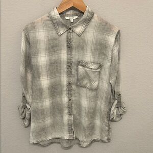 Splendid Gray Plaid Button Down Shirt